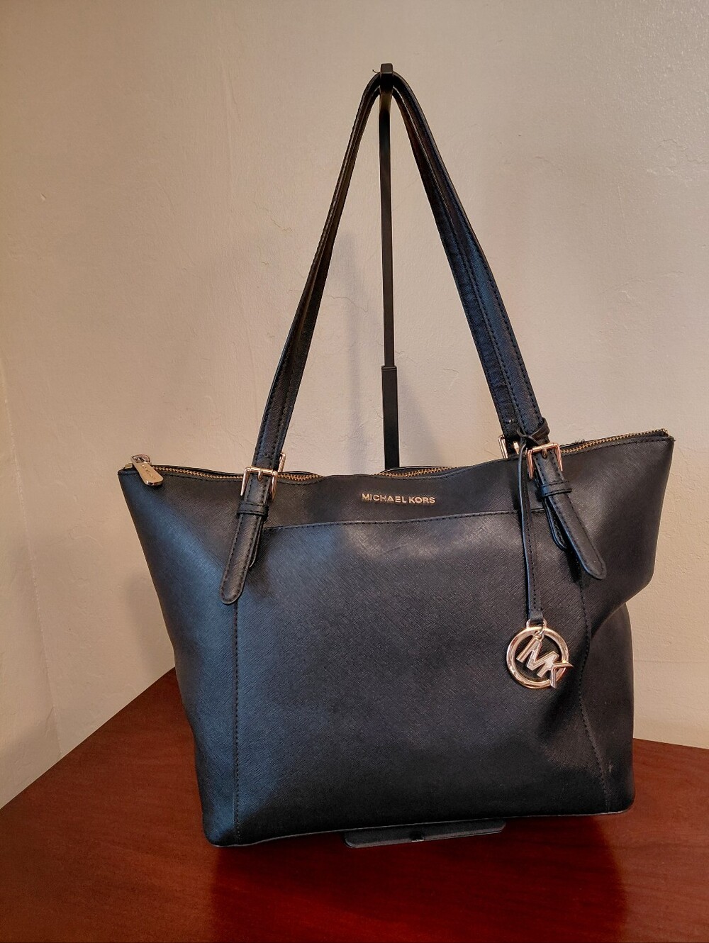 Michael Kors Voyager East West Top Zip Tote Black